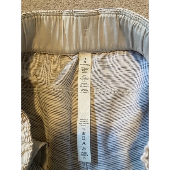 Lululemon On The Fly Short Size 4 - Picture 6 of 7